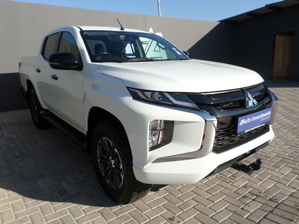 MITSUBISHI TRITON TRITON 2.4 Di-DC 4X4 A/T P/U D/C