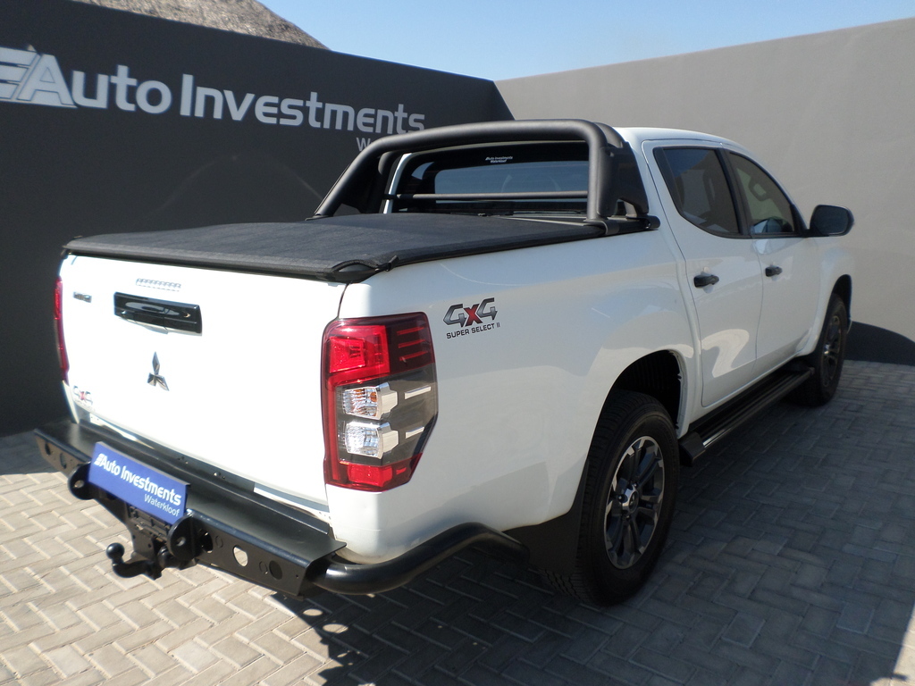 MITSUBISHI TRITON TRITON 2.4 Di-DC 4X4 A/T P/U D/C