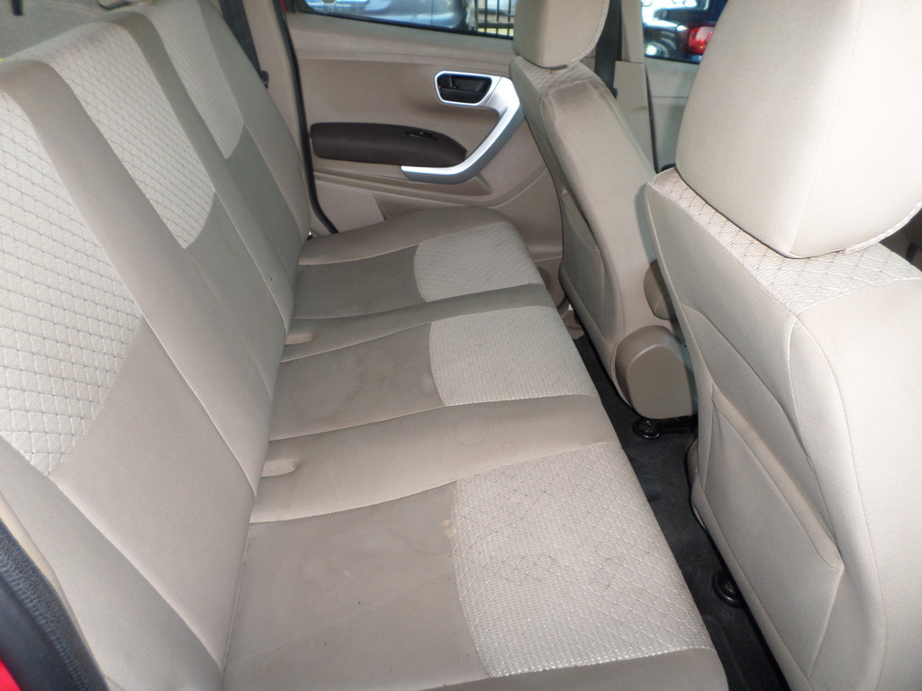 MAHINDRA TUV TUV300 1.5TD (7 SEAT)