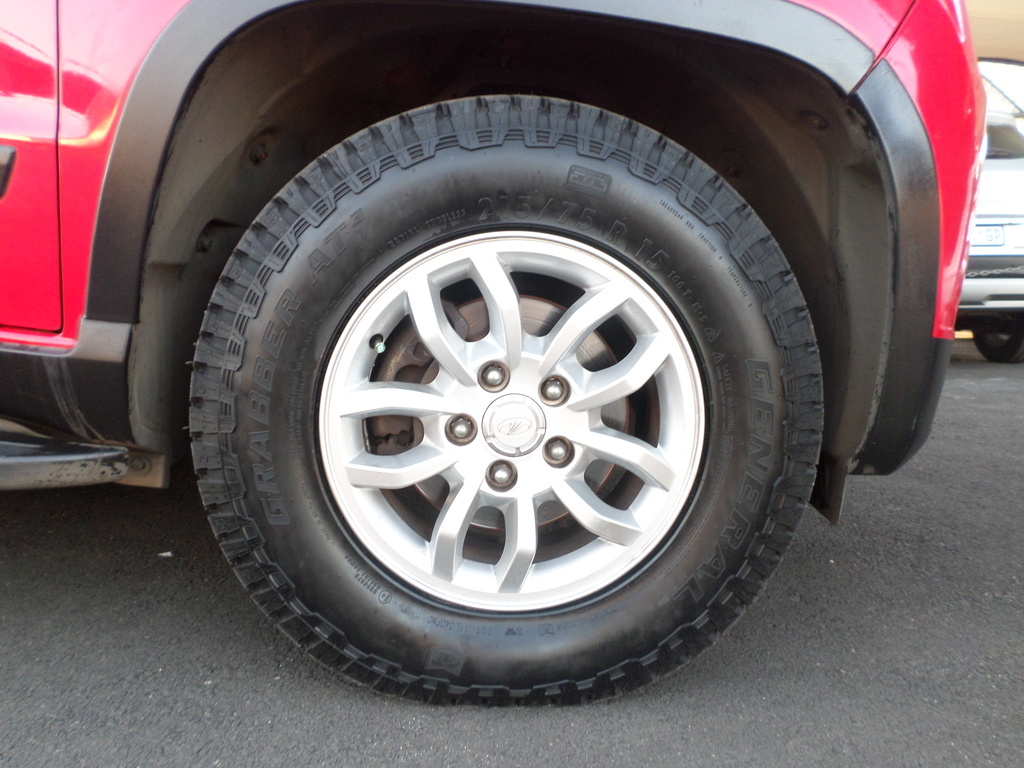 MAHINDRA TUV TUV300 1.5TD (7 SEAT)