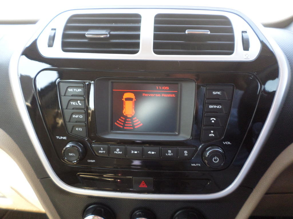 MAHINDRA TUV TUV300 1.5TD (7 SEAT) - 13