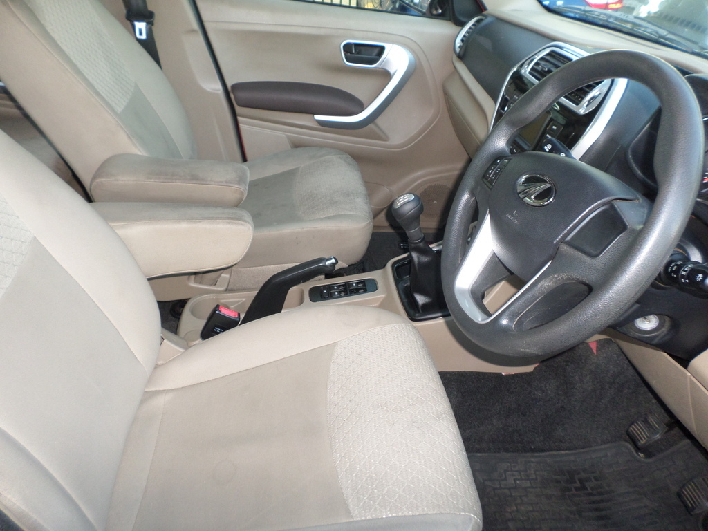 MAHINDRA TUV TUV300 1.5TD (7 SEAT)