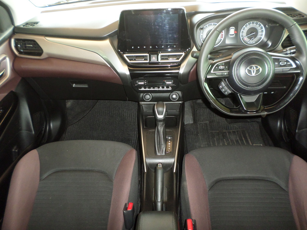 TOYOTA  STARLET CROSS 1.5XR A/T - 10