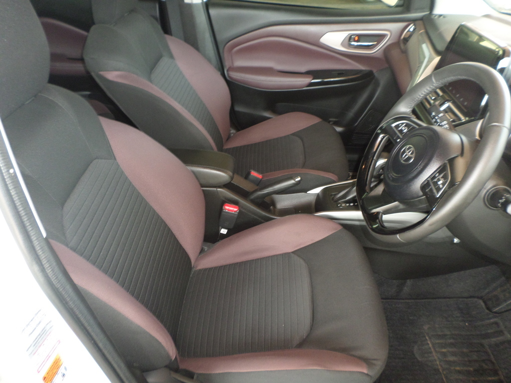 TOYOTA  STARLET CROSS 1.5XR A/T - 11