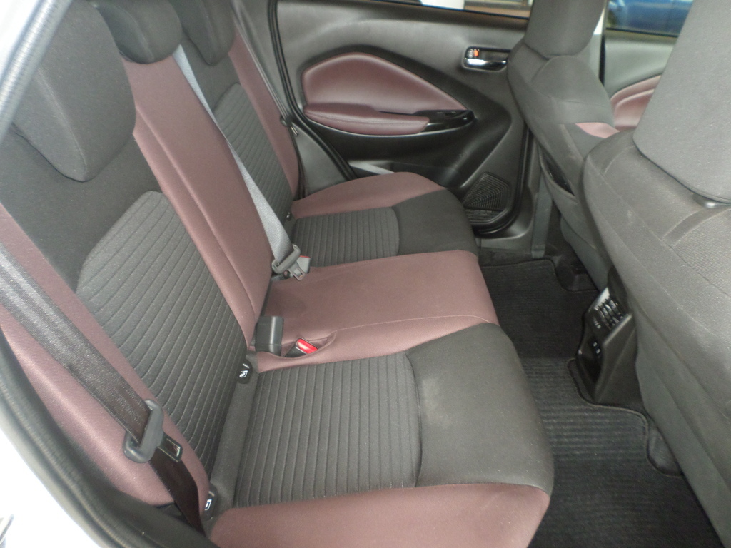 TOYOTA  STARLET CROSS 1.5XR A/T - 12