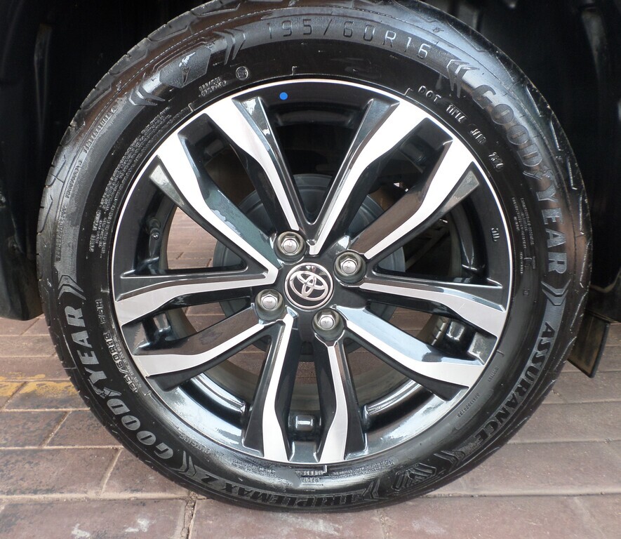 TOYOTA  STARLET CROSS 1.5XR A/T - 17