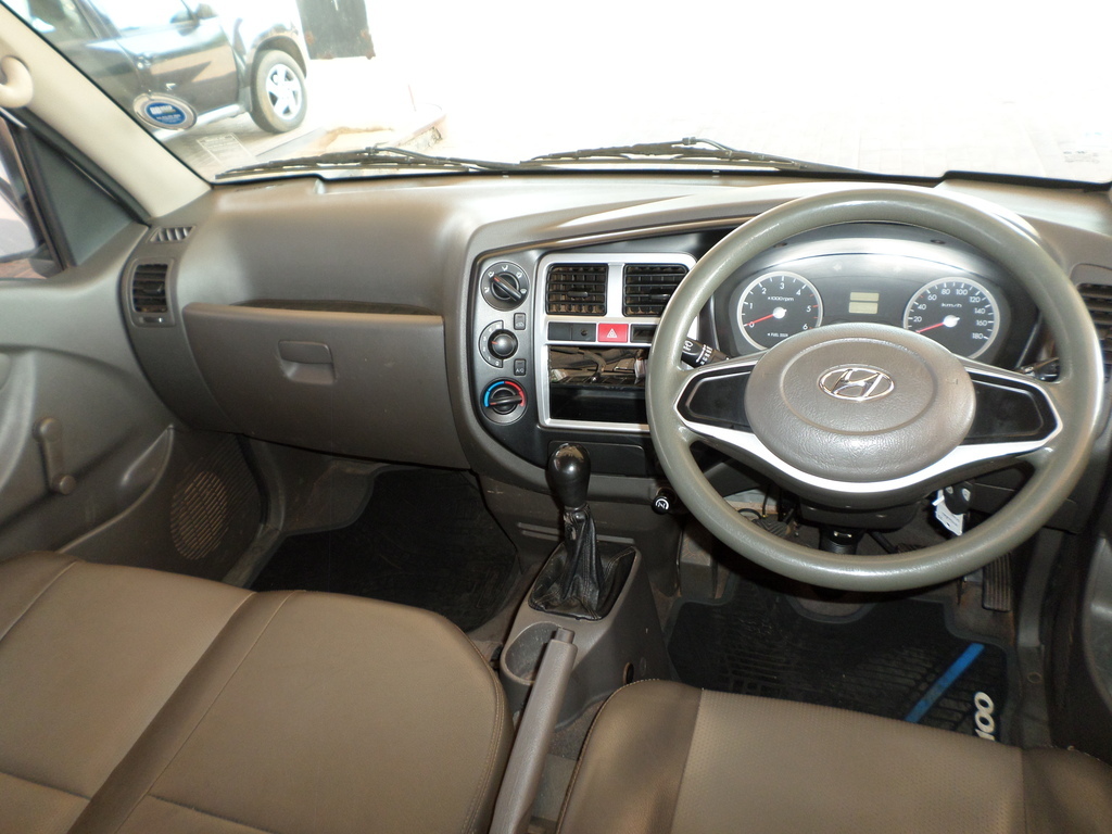 HYUNDAI H100 H100 2.6D A/C F/C D/S