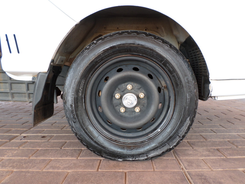 HYUNDAI H100 H100 2.6D A/C F/C D/S