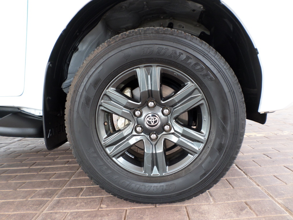 TOYOTA HILUX HILUX 2.4 GD-6 RB RAIDER A/T P/U E/CAB