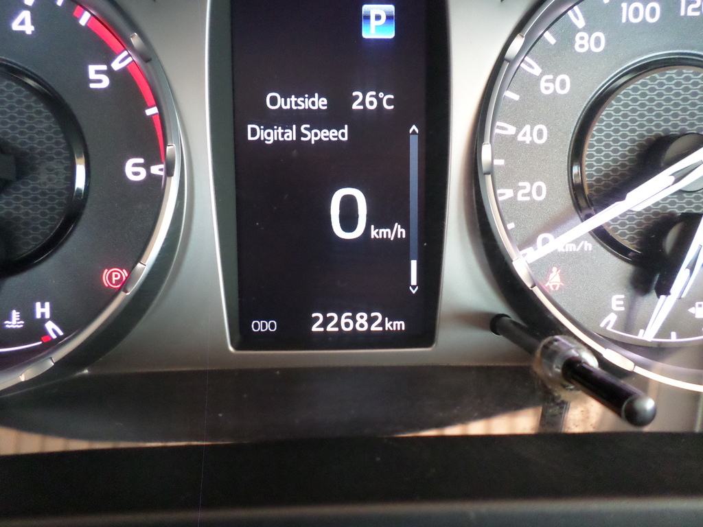 TOYOTA HILUX HILUX 2.4 GD-6 RB RAIDER A/T P/U E/CAB