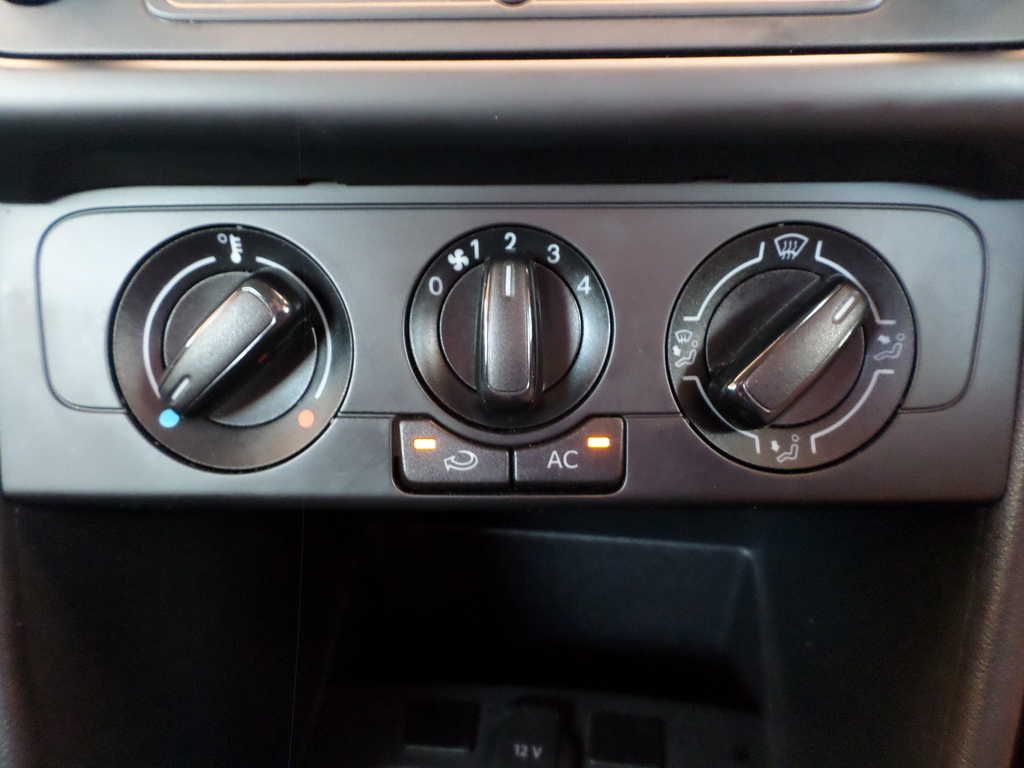 VOLKSWAGEN POLO VIVO POLO VIVO 1.4 TRENDLINE (5DR)