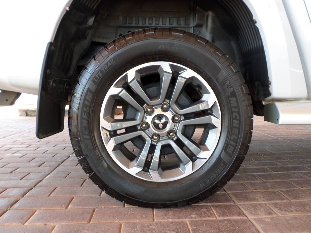 MITSUBISHI TRITON TRITON 2.4 Di-DC 4X4 A/T P/U D/C - 17