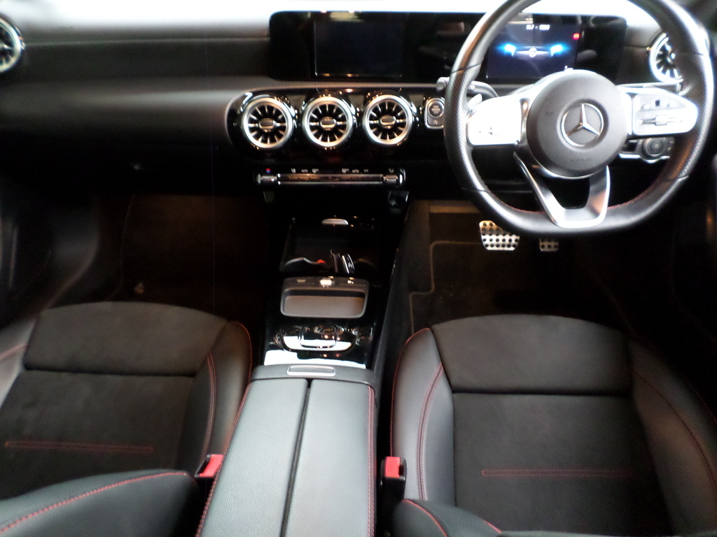 MERCEDES-BENZ A CLASS A200 A/T