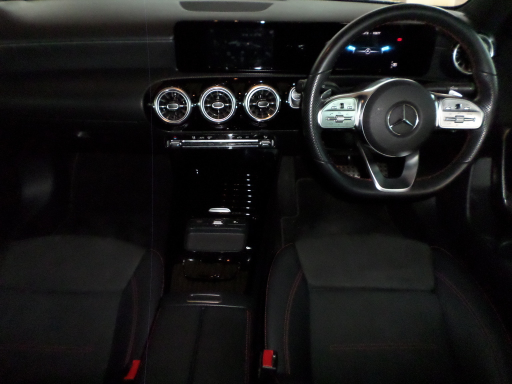 MERCEDES-BENZ A CLASS A200 A/T