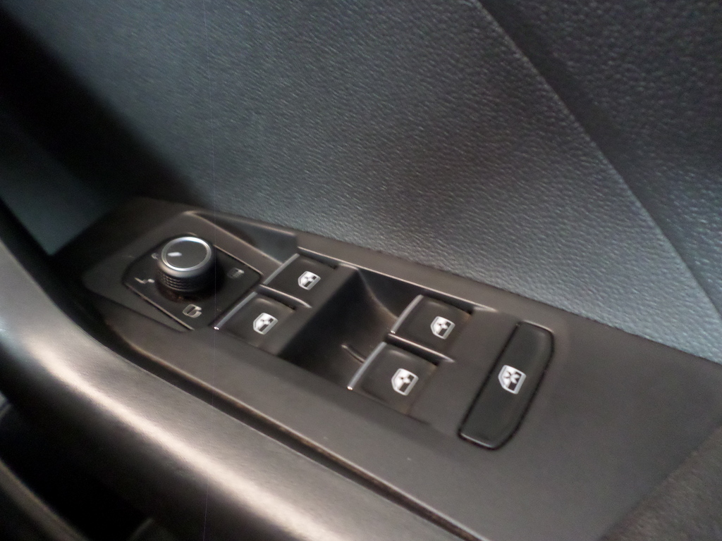 VOLKSWAGEN T-CROSS                                  T-CROSS 1.5 TSI R-LINE DSG - 15