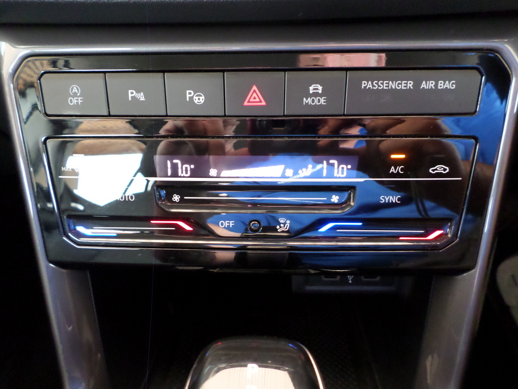 VOLKSWAGEN T-CROSS                                  T-CROSS 1.5 TSI R-LINE DSG - 16