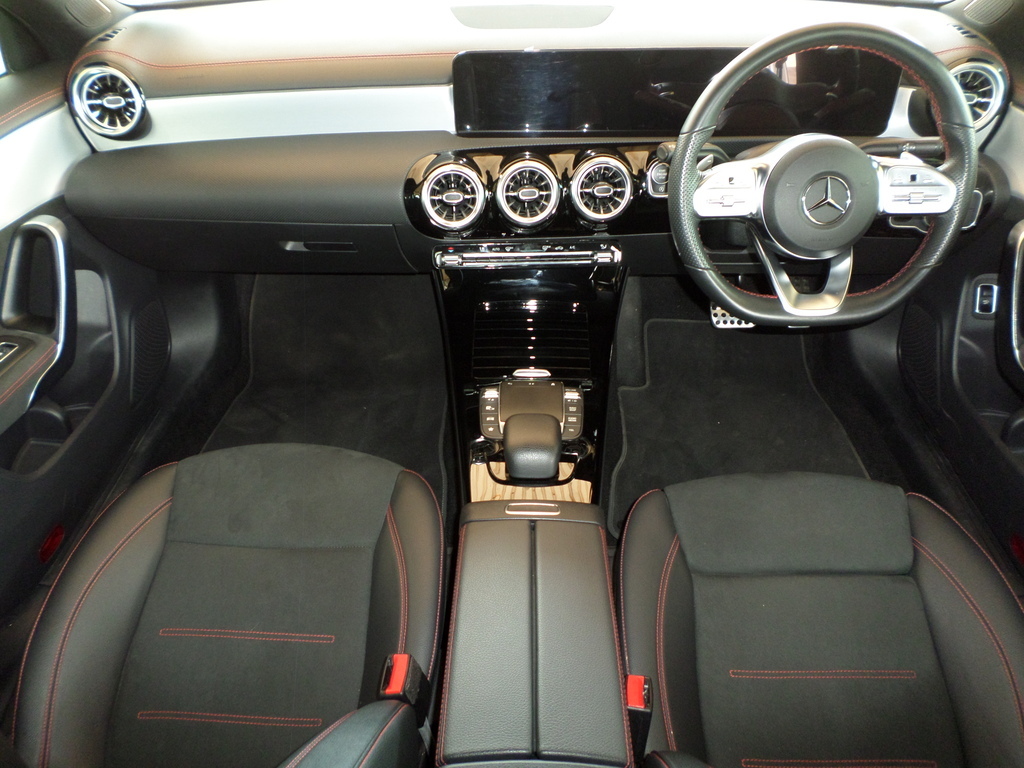 MERCEDES-BENZ CLA CLA 200 A/T