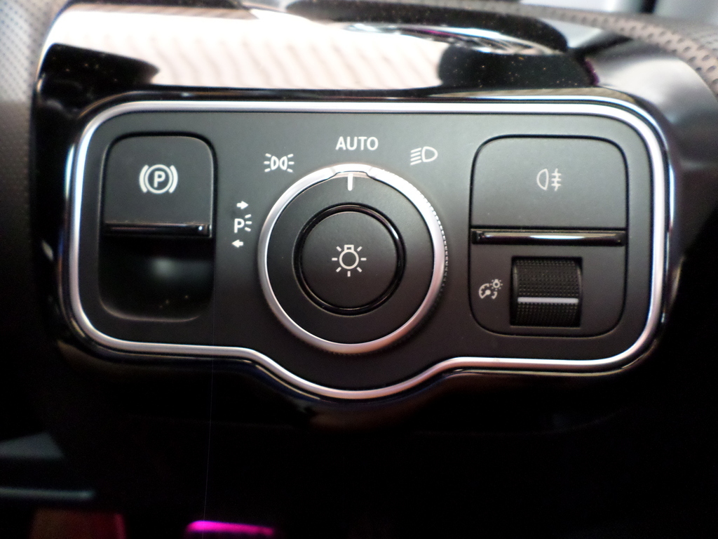 MERCEDES-BENZ CLA CLA 200 A/T