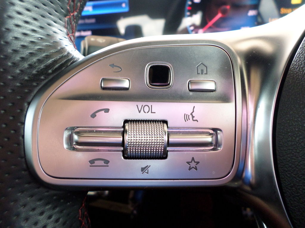 MERCEDES-BENZ CLA CLA 200 A/T