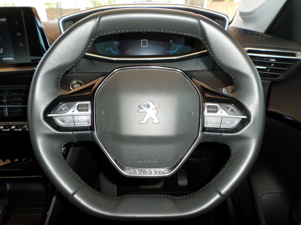 PEUGEOT 208 208 1.2T ALLURE A/T