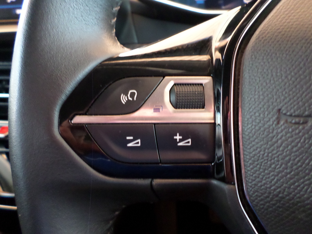 PEUGEOT 208 208 1.2T ALLURE A/T