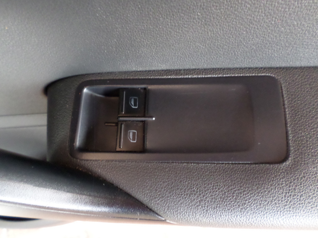 VOLKSWAGEN POLO VIVO POLO VIVO 1.6 COMFORTLINE TIP (5DR)