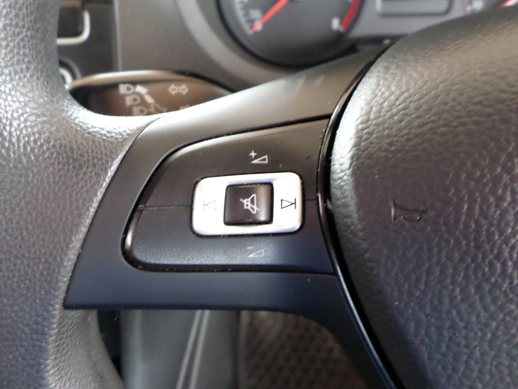 VOLKSWAGEN POLO VIVO POLO VIVO 1.6 COMFORTLINE TIP (5DR)