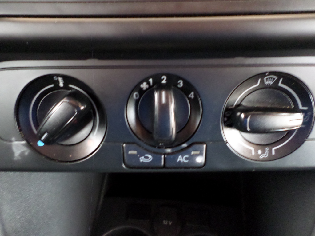 VOLKSWAGEN POLO VIVO POLO VIVO 1.6 COMFORTLINE TIP (5DR)