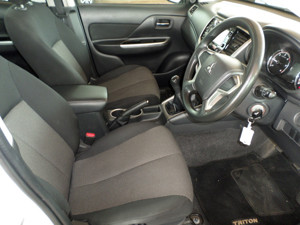 MITSUBISHI TRITON TRITON 2.4Di-GL P/U D/C