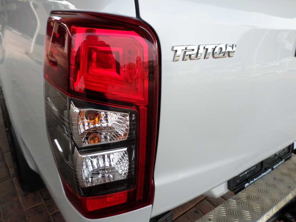 MITSUBISHI TRITON TRITON 2.4Di-GL P/U D/C