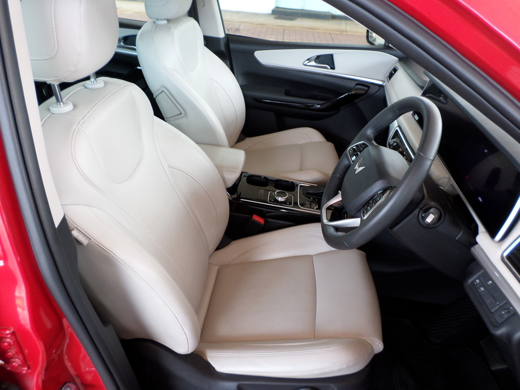 MAHINDRA XUV 700 XUV 700 2.0 AX7L A/T (7 SEATER) - 10