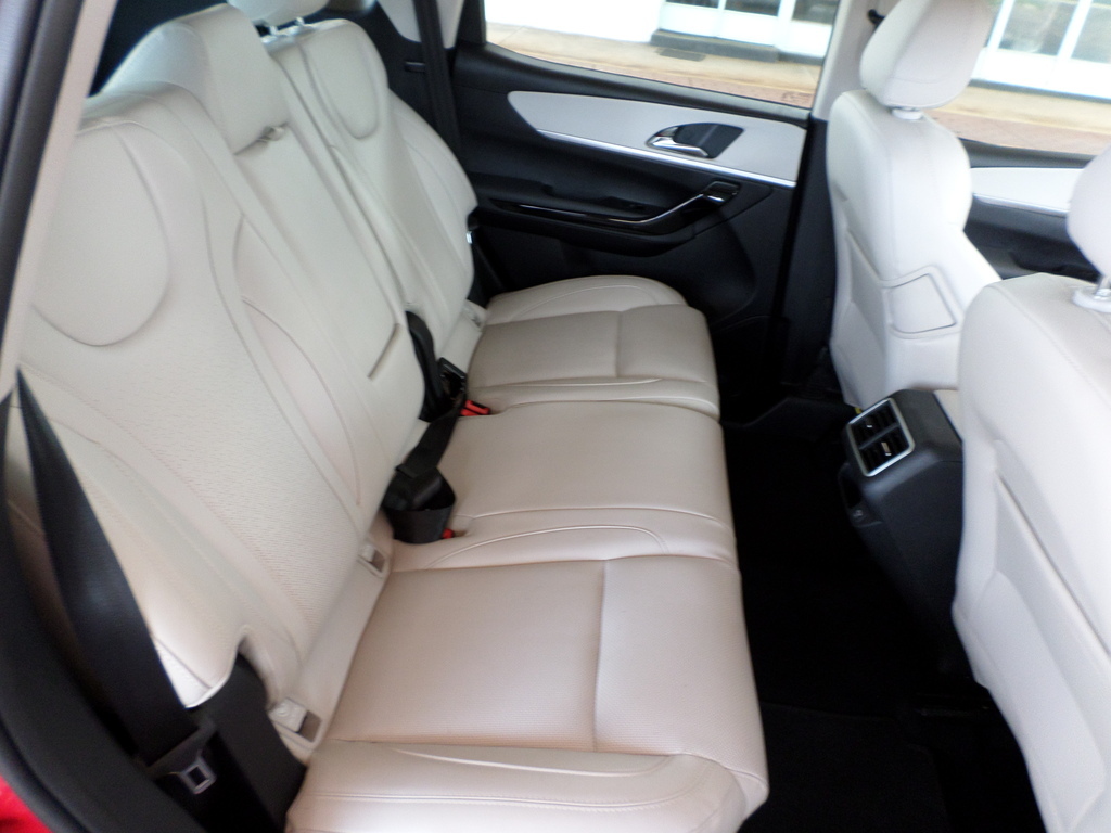 MAHINDRA XUV 700 XUV 700 2.0 AX7L A/T (7 SEATER) - 11