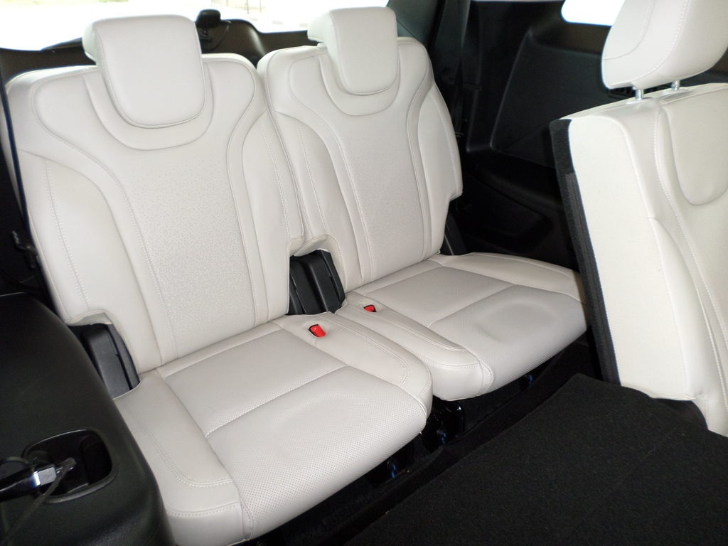 MAHINDRA XUV 700 XUV 700 2.0 AX7L A/T (7 SEATER) - 12