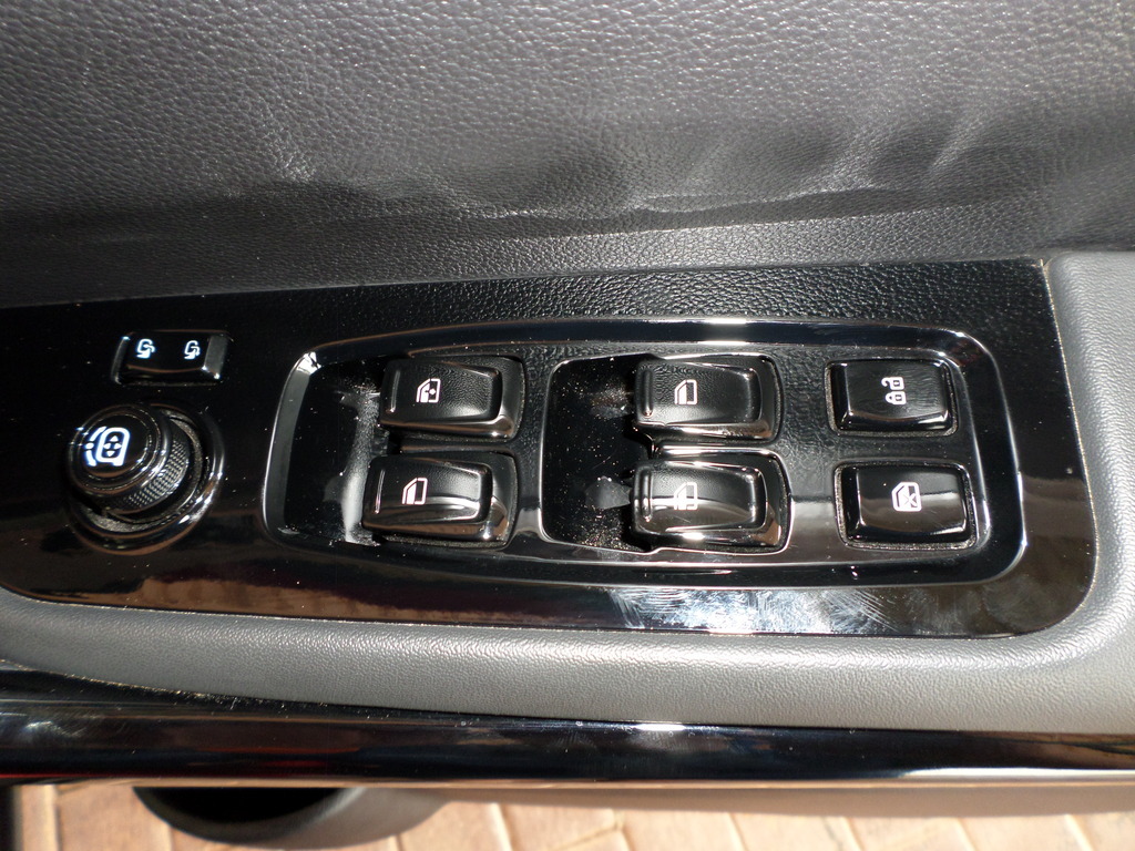 MAHINDRA XUV 700 XUV 700 2.0 AX7L A/T (7 SEATER) - 14