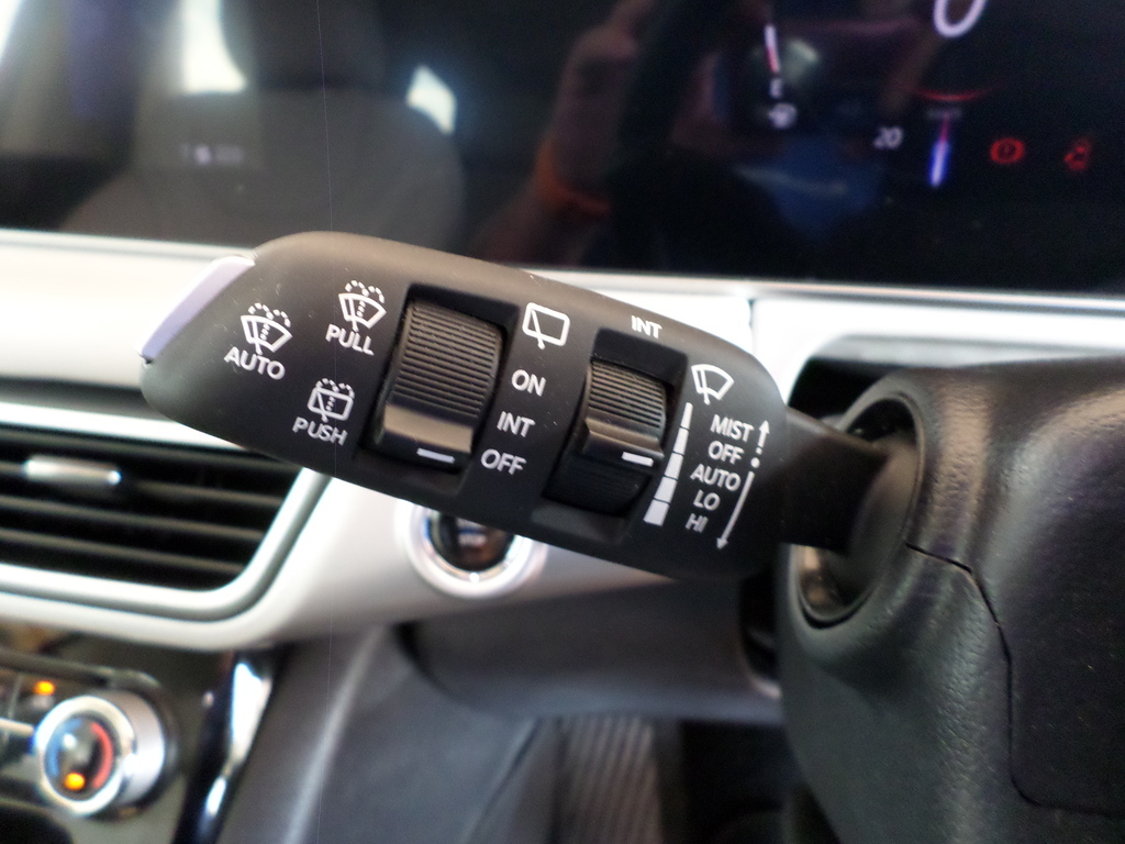 MAHINDRA XUV 700 XUV 700 2.0 AX7L A/T (7 SEATER) - 18