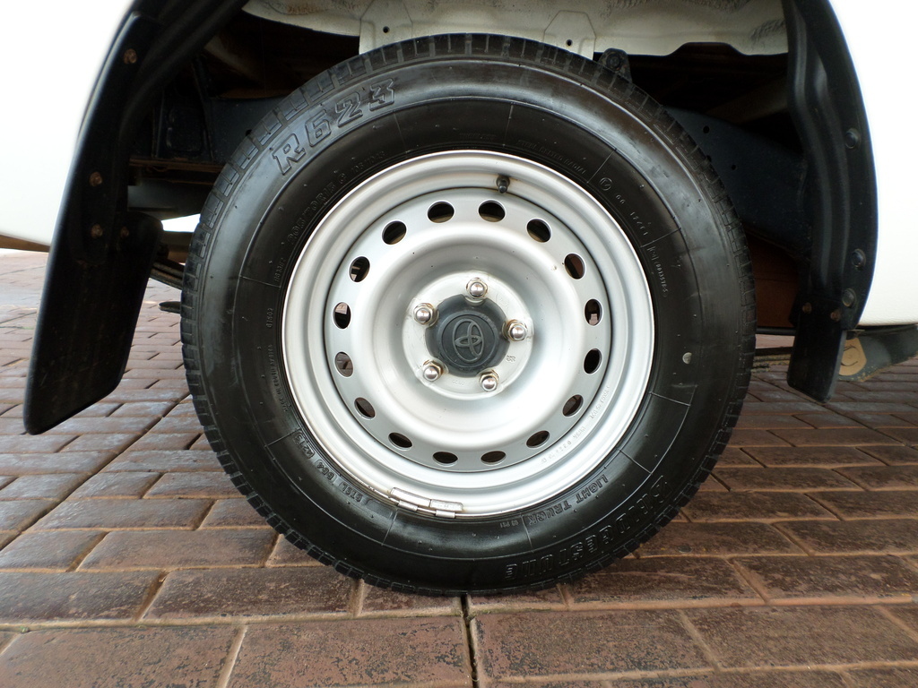 TOYOTA HILUX HILUX 2.0 VVTi A/C P/U S/C - 18