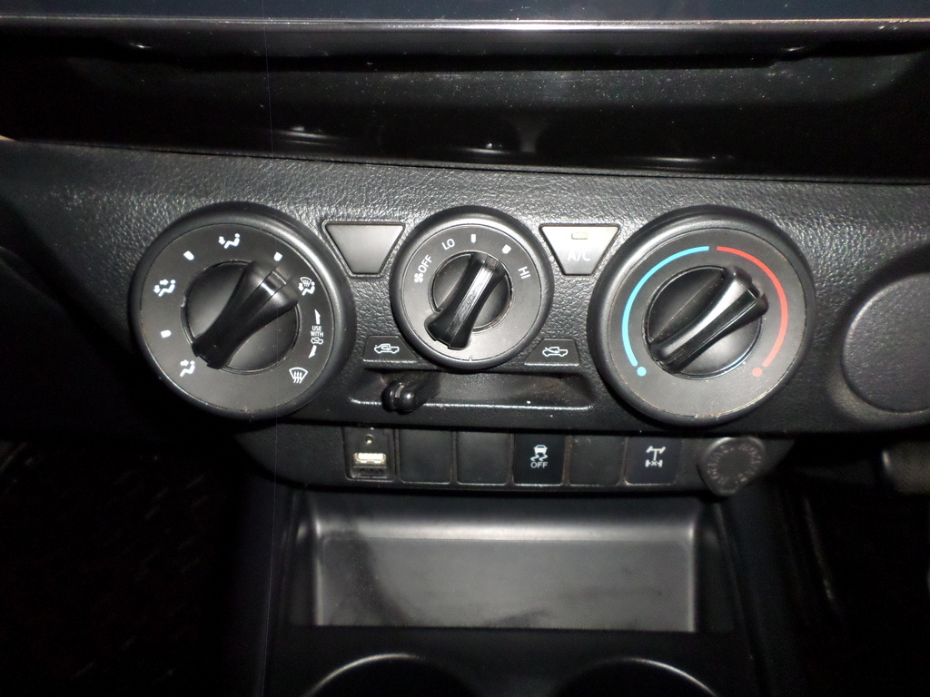 TOYOTA HILUX HILUX 2.4 GD-6 RB SRX A/T P/U E/CAB