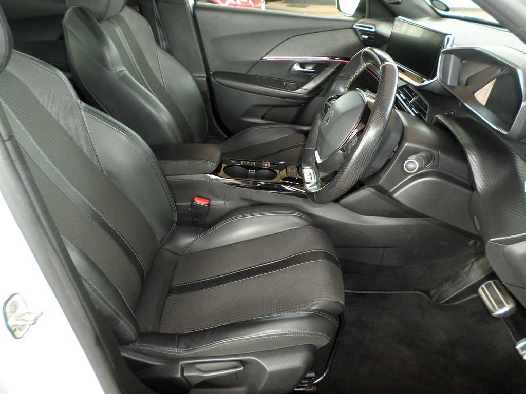 PEUGEOT 2008 2008 GT 1.2T A/T