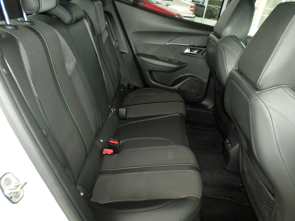 PEUGEOT 2008 2008 GT 1.2T A/T