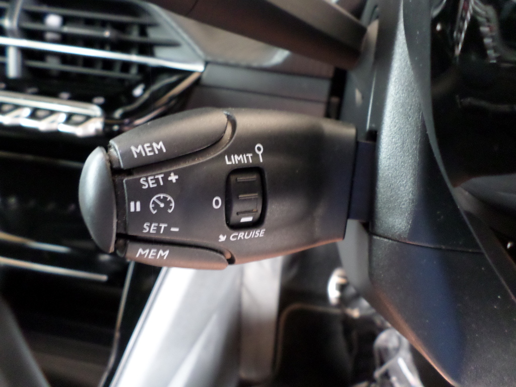 PEUGEOT 2008 2008 GT 1.2T A/T