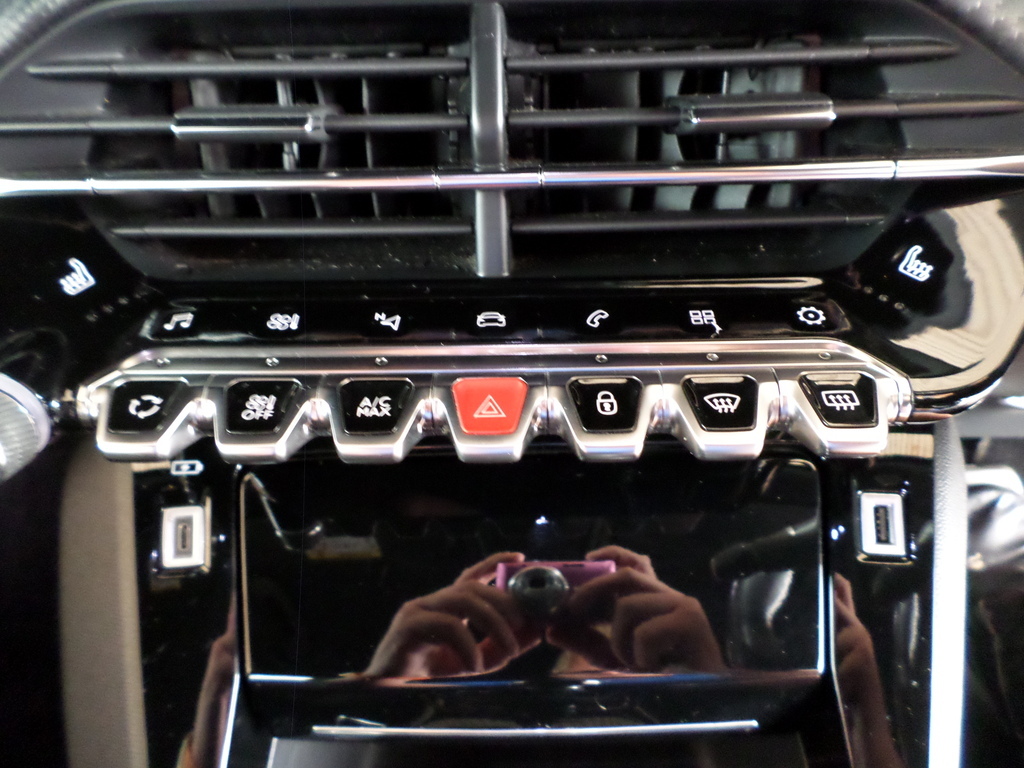 PEUGEOT 2008 2008 GT 1.2T A/T