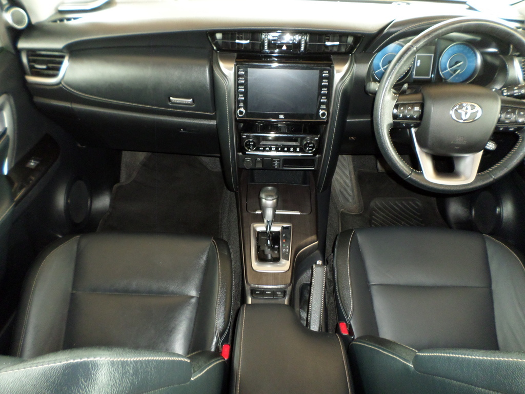TOYOTA FORTUNER FORTUNER 2.8GD-6 VX A/T - 11