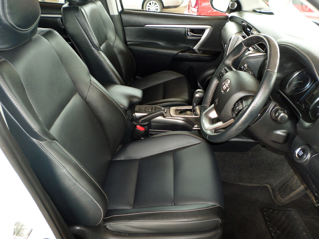 TOYOTA FORTUNER FORTUNER 2.8GD-6 VX A/T - 12