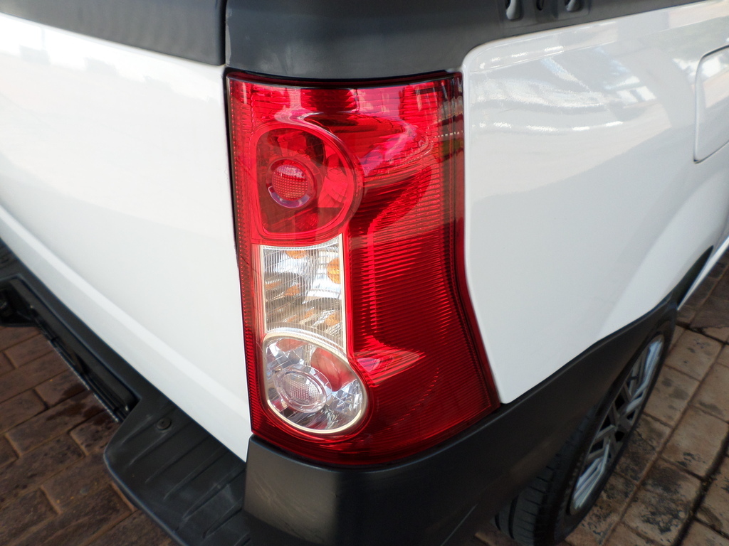 NISSAN NP200 NP200 1.6  A/C SAFETY PACK P/U S/C