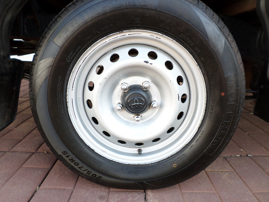 TOYOTA HILUX HILUX 2.4 GD S A/C P/U S/C - 19
