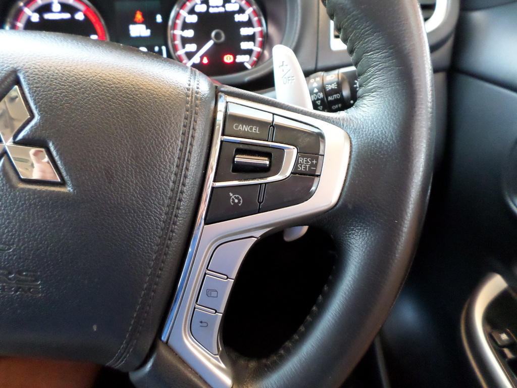 MITSUBISHI TRITON TRITON 2.4 Di-DC XTREME 4X4 A/T P/U D/C
