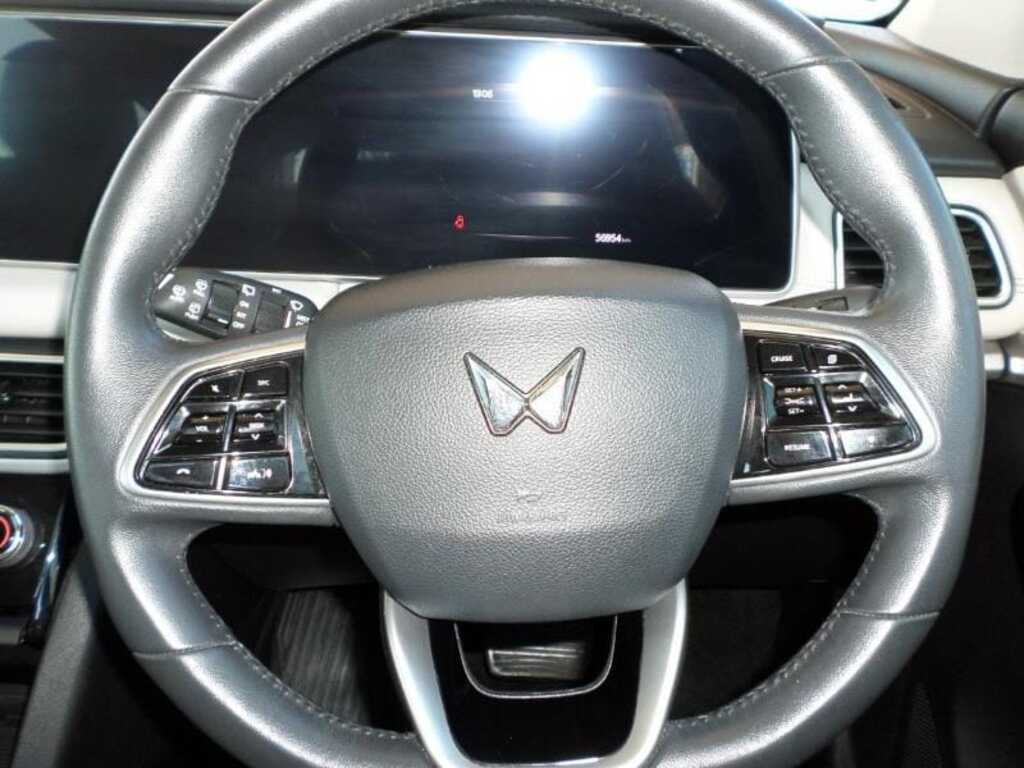 MAHINDRA XUV 700 XUV 700 2.0 AX7L A/T (7 SEATER)