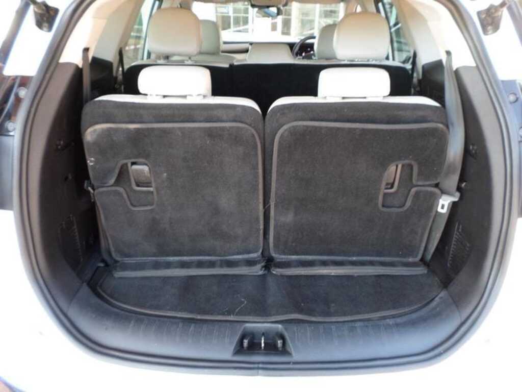 MAHINDRA XUV 700 XUV 700 2.0 AX7L A/T (7 SEATER)