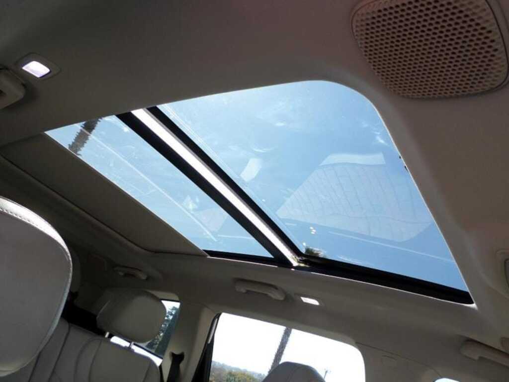 MAHINDRA XUV 700 XUV 700 2.0 AX7L A/T (7 SEATER)