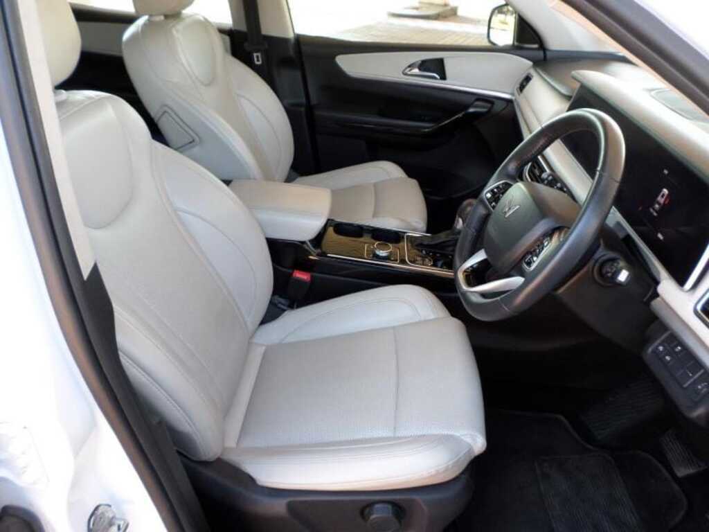 MAHINDRA XUV 700 XUV 700 2.0 AX7L A/T (7 SEATER)